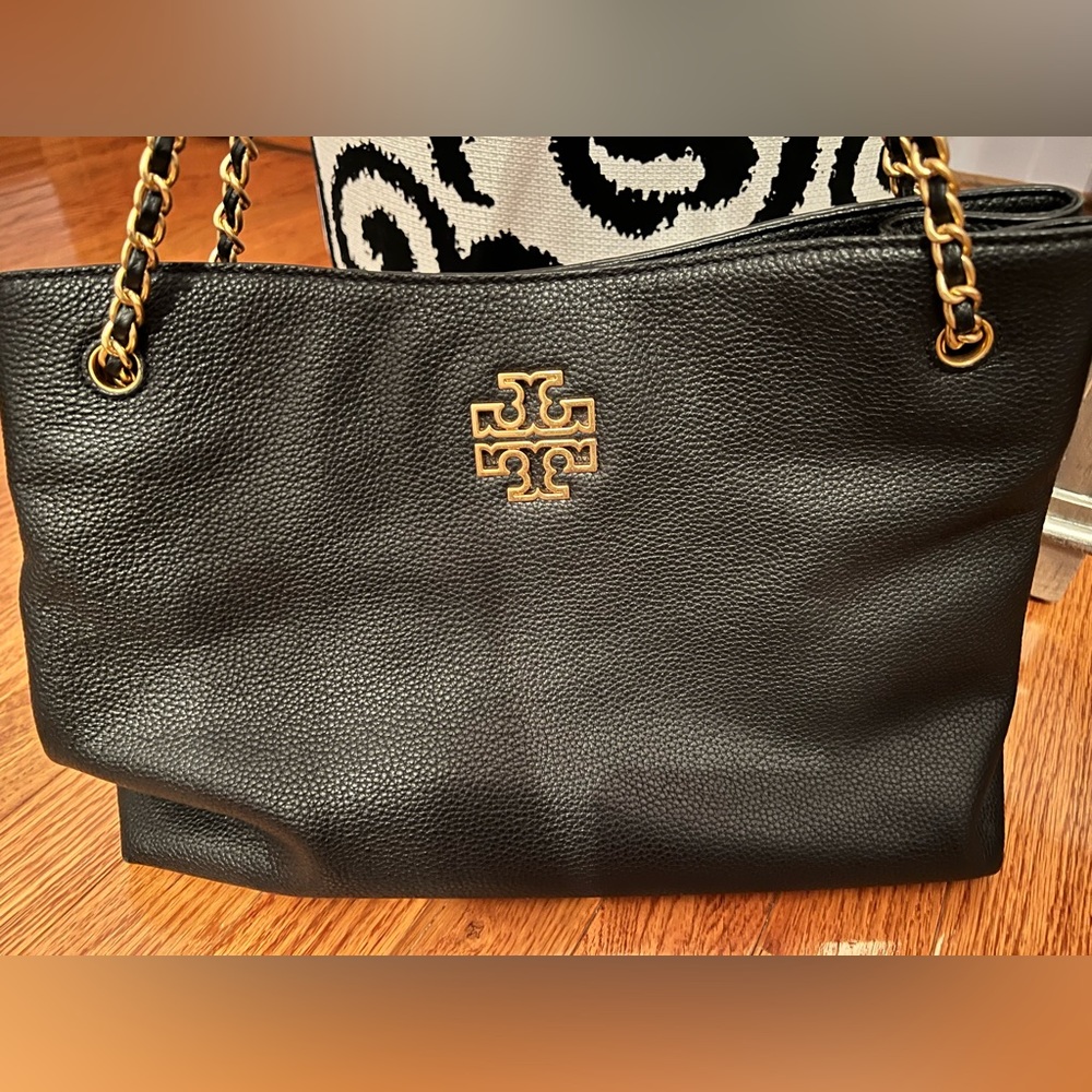 TORY BURCH Black Handbag with gold chain strap and hardware